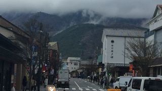 由布岳の麓に湯布院の街が有ります