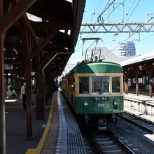 江ノ島駅で、三百形車両