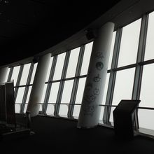 雨の日で天望デッキ・フロア３５０は、雲の中状態でした。