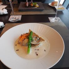 展望デッキ・フロア３４５にあるスカイレストラン６３４