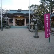 津城跡に隣接している高山神社