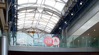 ドラッグストアのお店や、ファッション系専門店、雑貨、飲食店が多数。