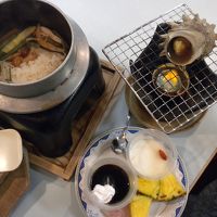 自分で焼く魚介の浜焼きも食べ放題です