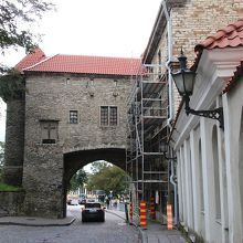 城内から。昔はこの位置にもう一つ門があったそうです