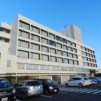 駐車場側から見た外観