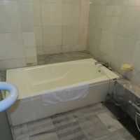 客室のバスルームは洗い場付き