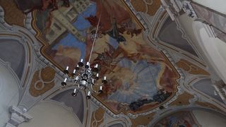 外壁の礼拝画が独特！！