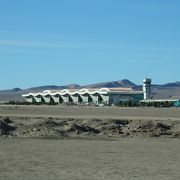 砂漠にポツンとある空港
