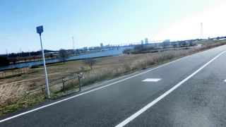 気持ちのいい散歩道、自転車には要注意