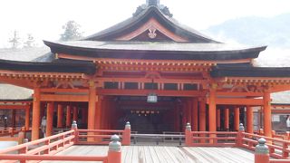 厳島神社の中心にある本殿