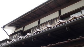 焼けても再建した家