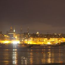 フェリーから見た夜の港