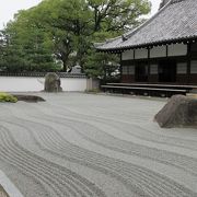 方丈の前には、京都のお寺にあるような枯山水の庭が広がっていました。