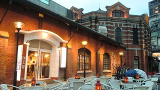 紅楼の中のショップ