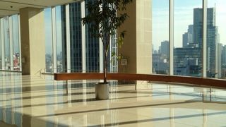 15階には広々としたスカイロビーが