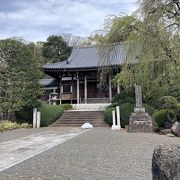 鹿島神社の隣にあるお寺