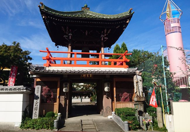 金色の仏像のお寺