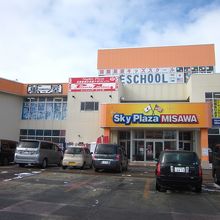 店頭には広い駐車場～