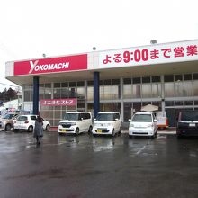 小綺麗なスーパーです