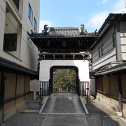 二条通に面した浄土宗寺院