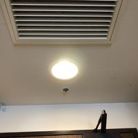 照明は入口上に一つ目