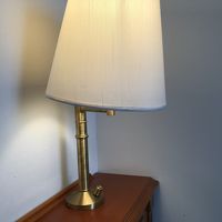 ベッド頭上電気スタンドの3か所目の照明