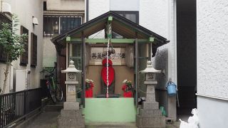 小さいけれど大切に祀られています