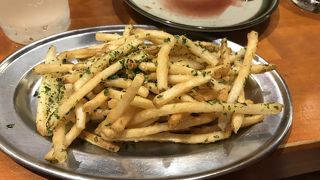 狭い通路のお店