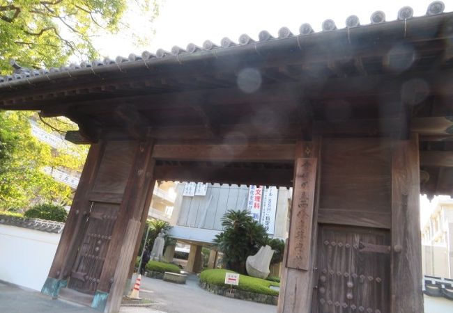 門が残っています