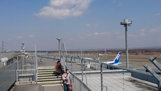 新千歳空港の全体が眺められる国内線ターミナルビルの屋上