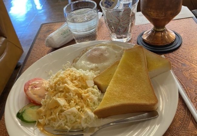 目玉焼きのトースト（サラダ付）！