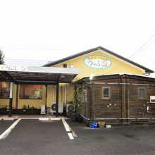 外観は優しい黄色いとキャラクター