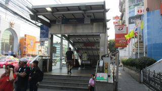 高速エスカレーターがあります