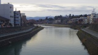 金沢市貫く犀川