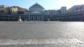 ナポリ王宮前の広場