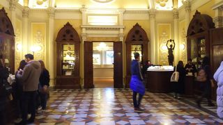 メディチ家御用達の薬局でした。