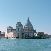 大運河の終点に位置　「サンタ　マリア　デッラ　サルーテ教会」　イタリア　ヴェネツィア