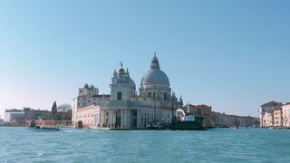 大運河の終点に位置　「サンタ　マリア　デッラ　サルーテ教会」　イタリア　ヴェネツィア