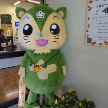 都留市観光キャラクターの「つるビー」