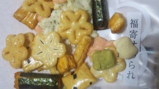 京都らしい季節感も楽しめるお煎餅