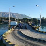 アテネの郊外、車で約1時間くらい場所にあるコリントス運河