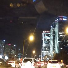 空港からタクシーで市内へ