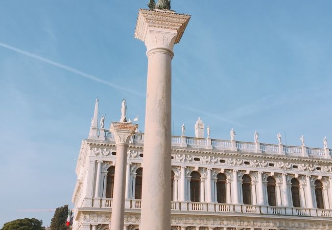 国立マルチャーナ図書館