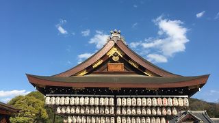 提灯がぶら下がる