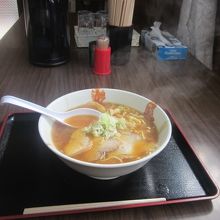 ラーメン一つ、と声掛けるだけ。オーダーに迷うことはありません