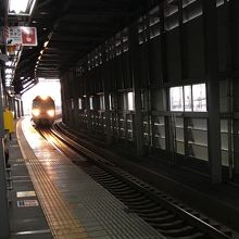 福井駅に入線。