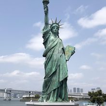 お台場の自由の女神像 ニューヨークの縮小版ではなく パリのオリジナルのレプリカ By ハンク 自由の女神像のクチコミ フォートラベル