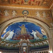 フォロ・ロマーノに隣接する聖堂、モザイクの美しい聖堂ですが、プレセビオの部屋もお忘れ無く