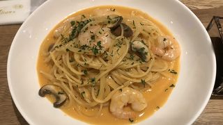 エビのトマトクリームパスタ