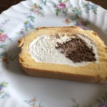 ふわふわの生クリームとホロにがいチョコレート